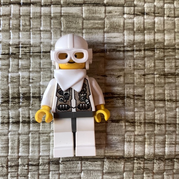 Lego City Pilot Mini figure with Helmet, goggles and scarf ~ EUC - Picture 4 of 5